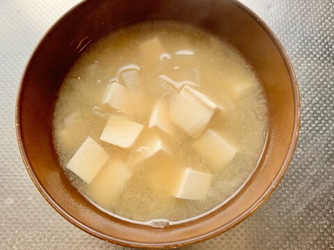 大根と玉ねぎと豆腐のお味噌汁